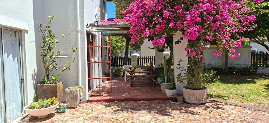 To Let 4 Bedroom Property for Rent in Kleinmond Western Cape